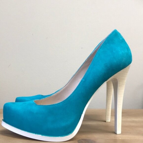 BCBGeneration Women's Pinkie Pump - Picture 2 of 7